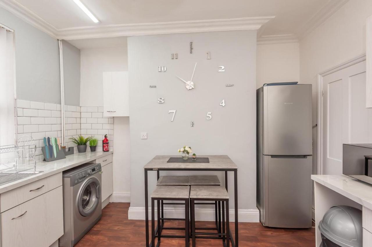 Leeds 4-Bed House - Sleeps 9 Free Parking & Wifi Villa Ngoại thất bức ảnh