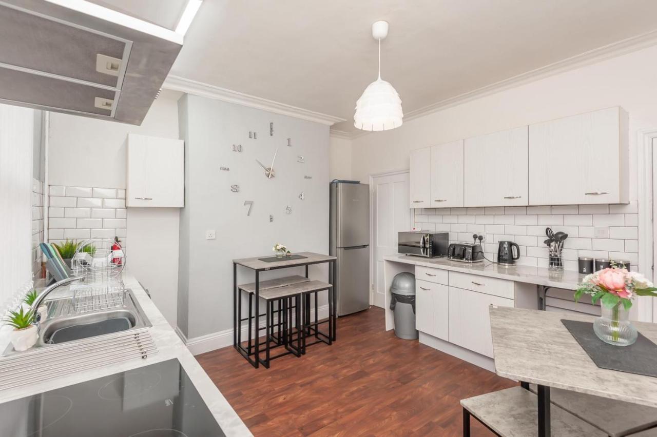Leeds 4-Bed House - Sleeps 9 Free Parking & Wifi Villa Ngoại thất bức ảnh