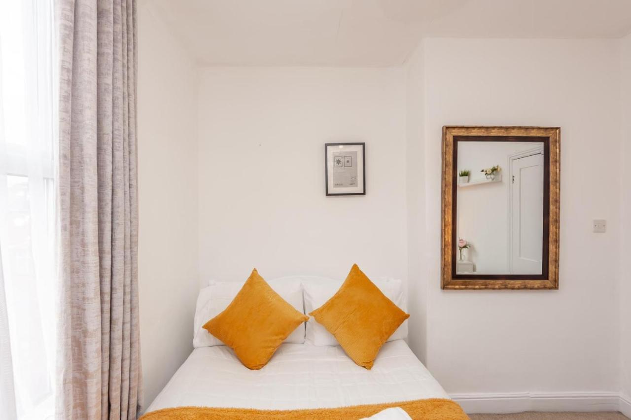 Leeds 4-Bed House - Sleeps 9 Free Parking & Wifi Villa Ngoại thất bức ảnh