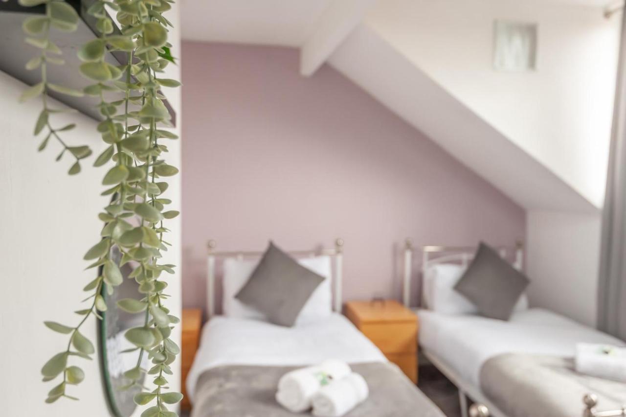 Leeds 4-Bed House - Sleeps 9 Free Parking & Wifi Villa Ngoại thất bức ảnh