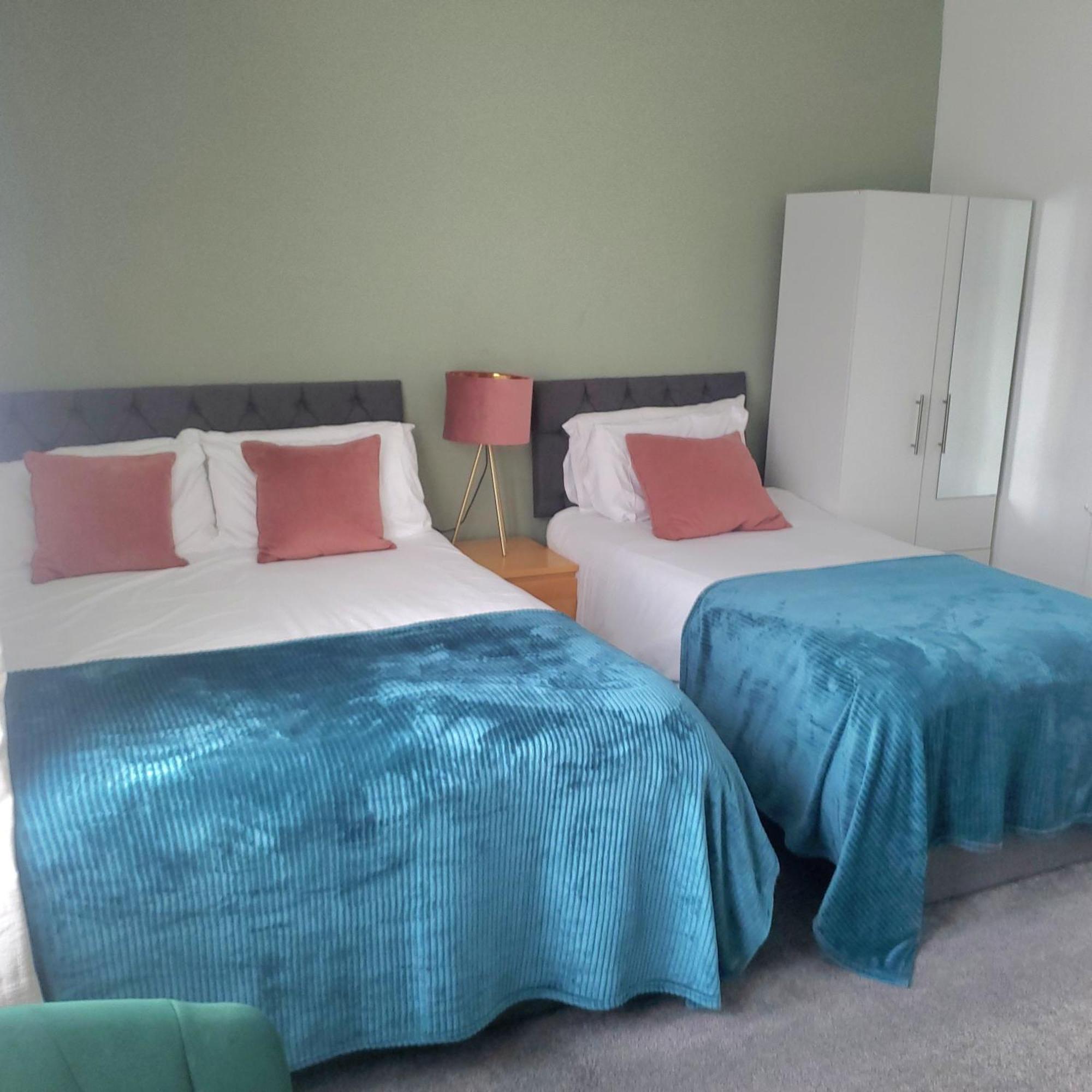 Leeds 4-Bed House - Sleeps 9 Free Parking & Wifi Villa Ngoại thất bức ảnh